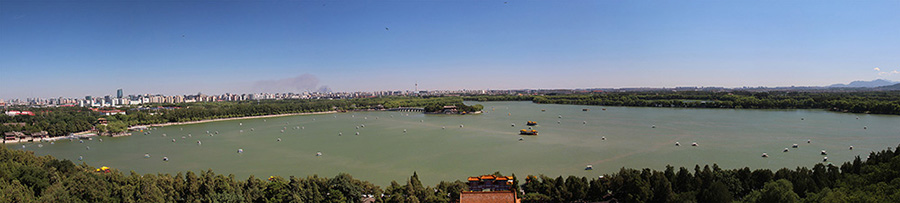 Blick auf Beijing (Peking) vom kaiserlichen Sommerpalast aus gesehen